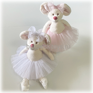 - "Antonia Dancing Mousy"  , 25.  2